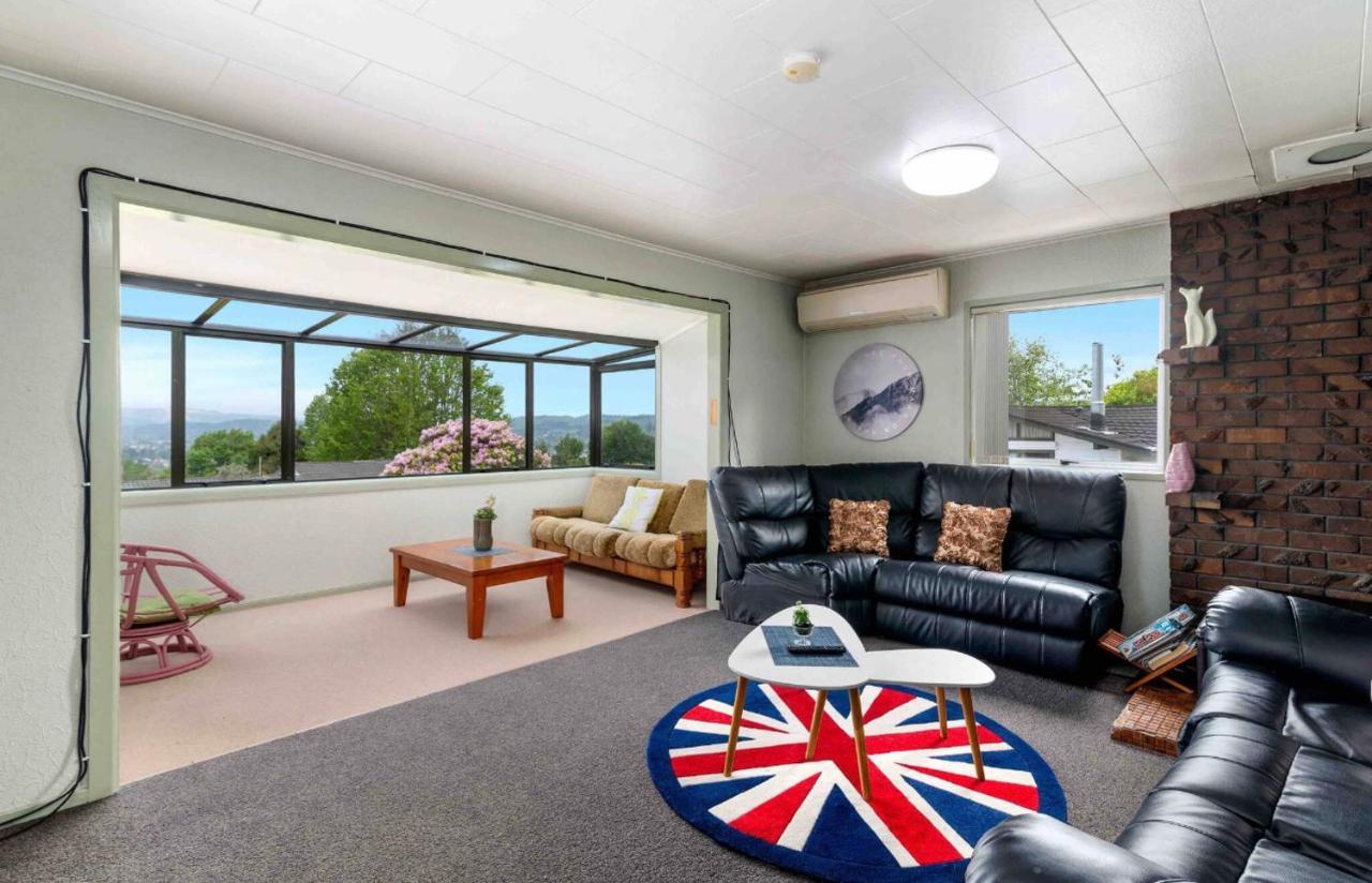 Mountain Top Kiwi Star Holiday Home โรโตรัว ภายนอก รูปภาพ