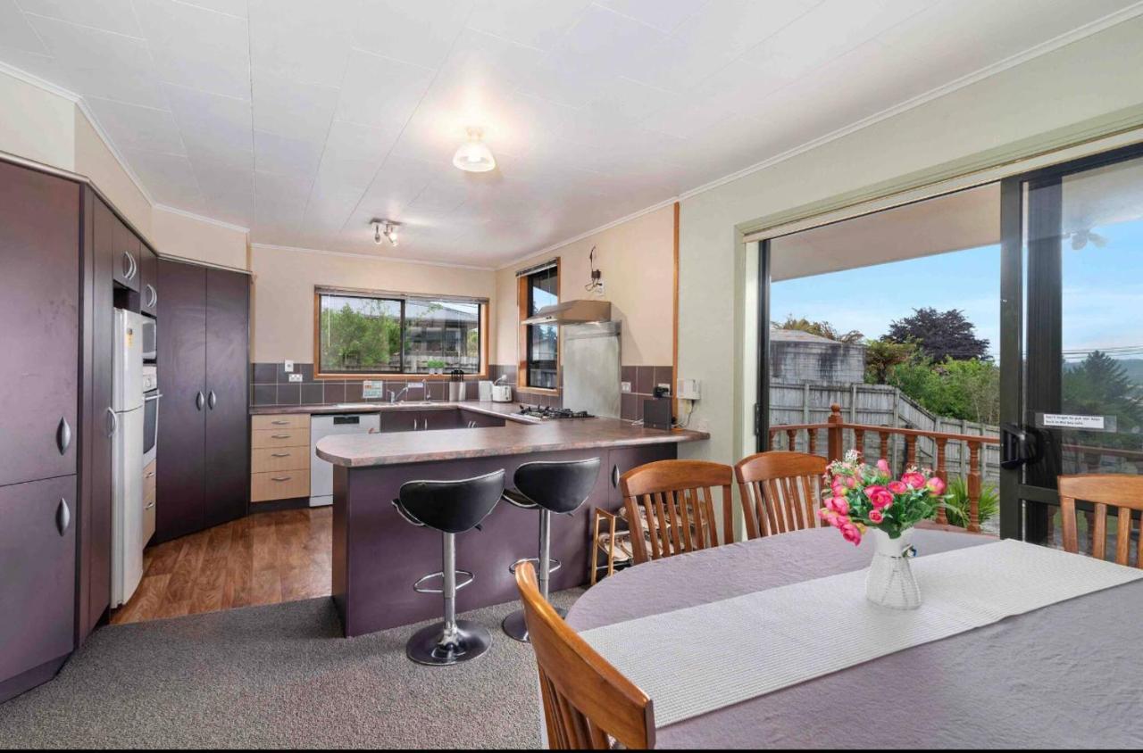 Mountain Top Kiwi Star Holiday Home โรโตรัว ภายนอก รูปภาพ