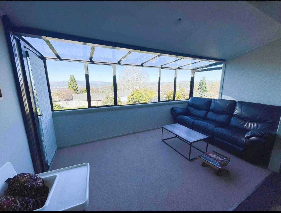Mountain Top Kiwi Star Holiday Home โรโตรัว ภายนอก รูปภาพ
